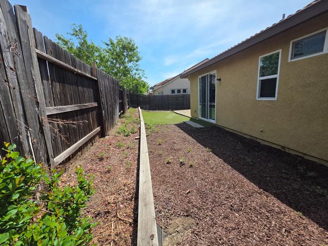 5873 Da Vinci Way, Sacramento, CA 95835