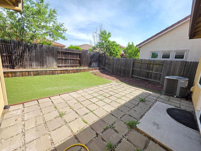 5873 Da Vinci Way, Sacramento, CA 95835