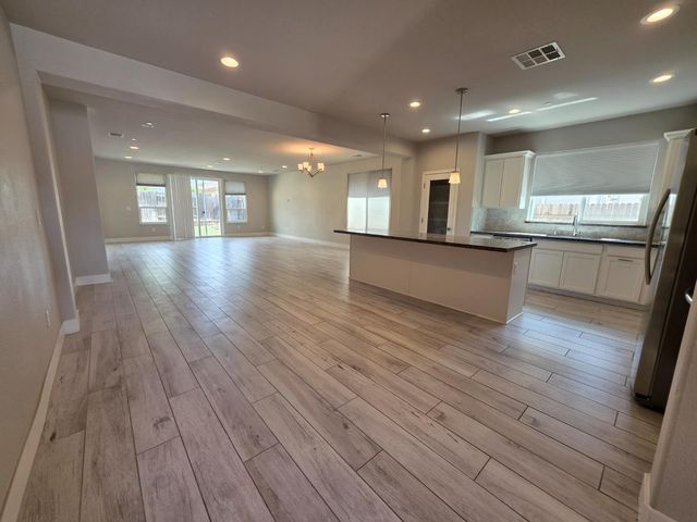 5873 Da Vinci Way, Sacramento, CA 95835