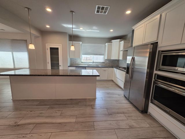 5873 Da Vinci Way, Sacramento, CA 95835