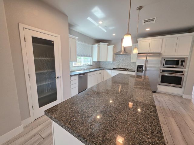 5873 Da Vinci Way, Sacramento, CA 95835