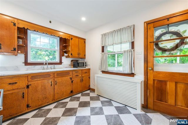 186 Macdonald Drive, Wayne, NJ 07470