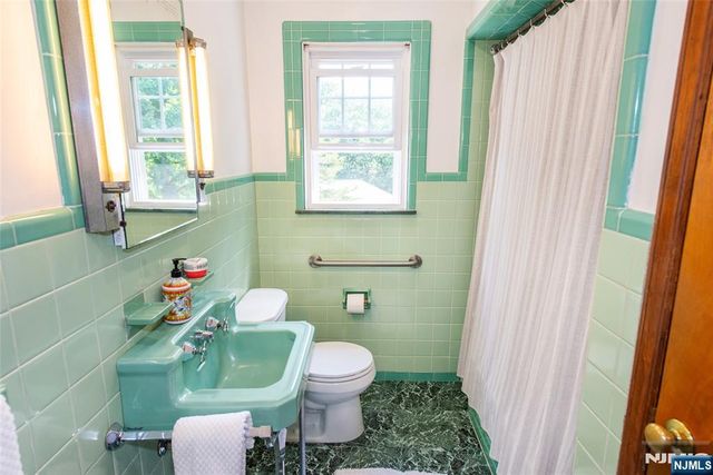 186 Macdonald Drive, Wayne, NJ 07470