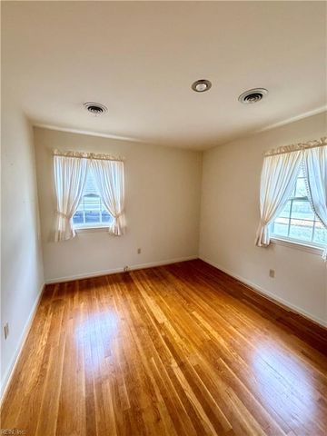 220 Robinson DR, Newport News, VA 23601