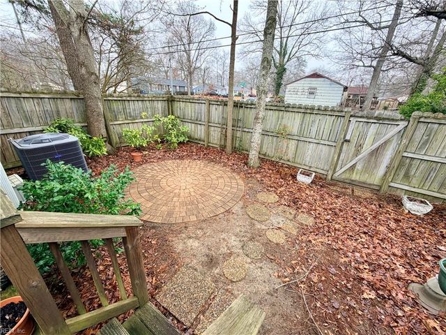 220 Robinson DR, Newport News, VA 23601