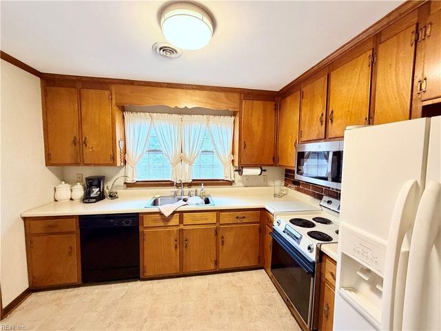 220 Robinson DR, Newport News, VA 23601