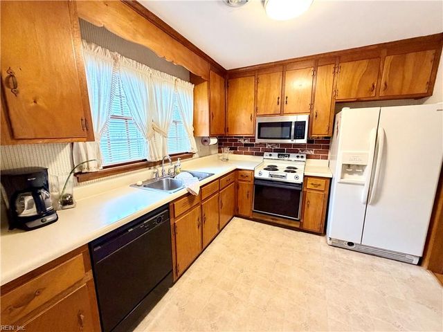 220 Robinson DR, Newport News, VA 23601