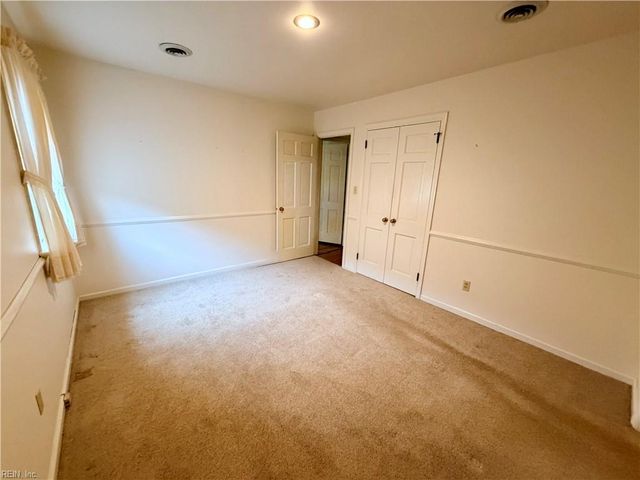 220 Robinson DR, Newport News, VA 23601