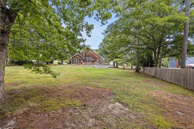 4 Thunderbird Court, Shoreham, NY 11786