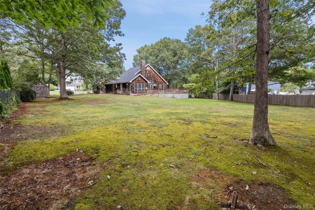 4 Thunderbird Court, Shoreham, NY 11786