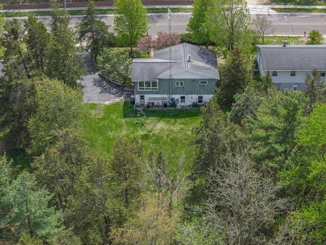 719 Silver Lake Drive, Portage, WI 53901