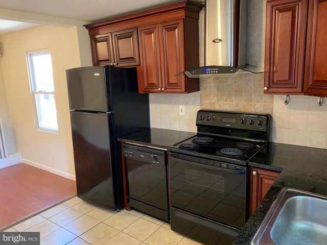 2047 E SERGEANT STREET, Philadelphia, PA 19125