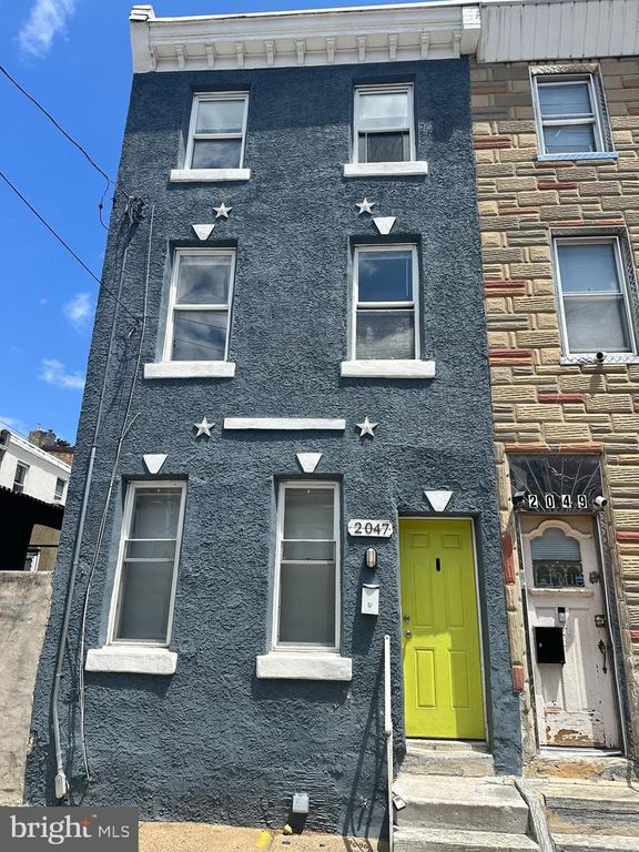 2047 E SERGEANT STREET, Philadelphia, PA 19125