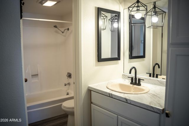 1701 W TUCKEY Lane 229, Phoenix, AZ 85015