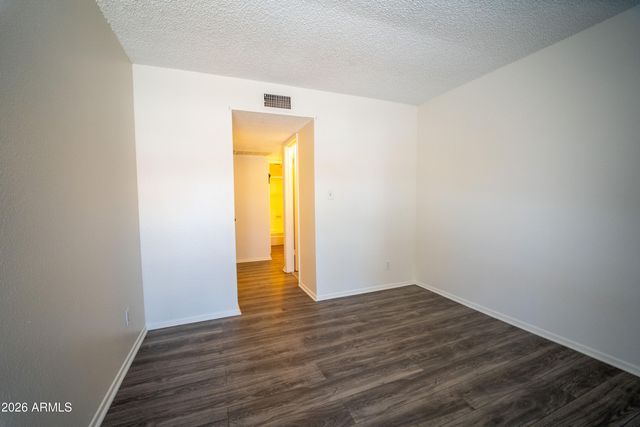 1701 W TUCKEY Lane 229, Phoenix, AZ 85015