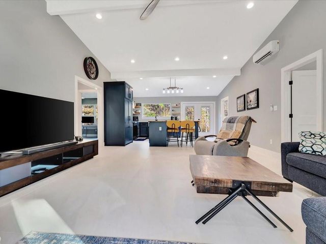 1185 County Road 4921, Etoile, TX 75944