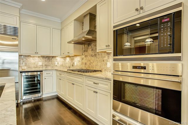 1000 Royal Court 1105, North Hills, NY 11030