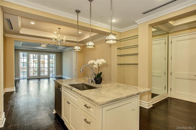 1000 Royal Court 1105, North Hills, NY 11030