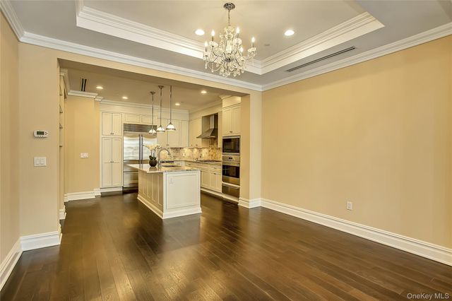 1000 Royal Court 1105, North Hills, NY 11030