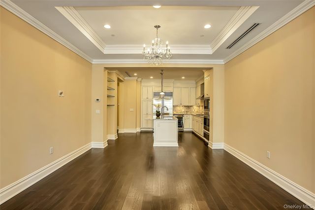 1000 Royal Court 1105, North Hills, NY 11030