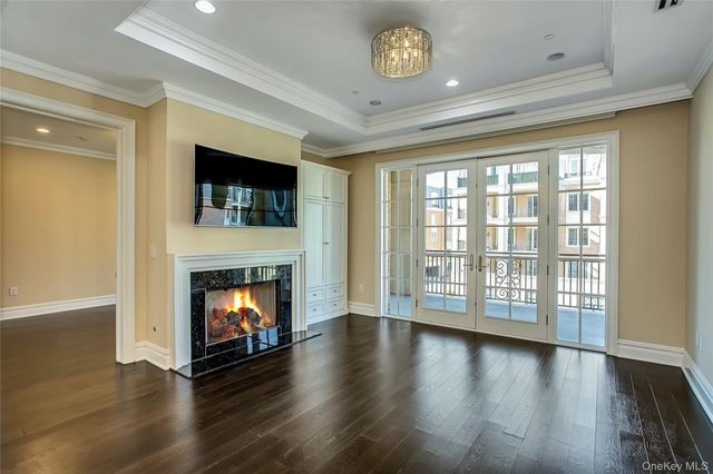 1000 Royal Court 1105, North Hills, NY 11030