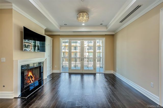 1000 Royal Court 1105, North Hills, NY 11030