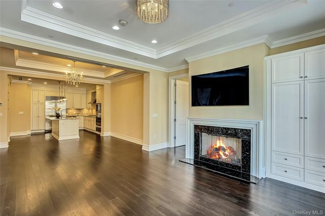 1000 Royal Court 1105, North Hills, NY 11030