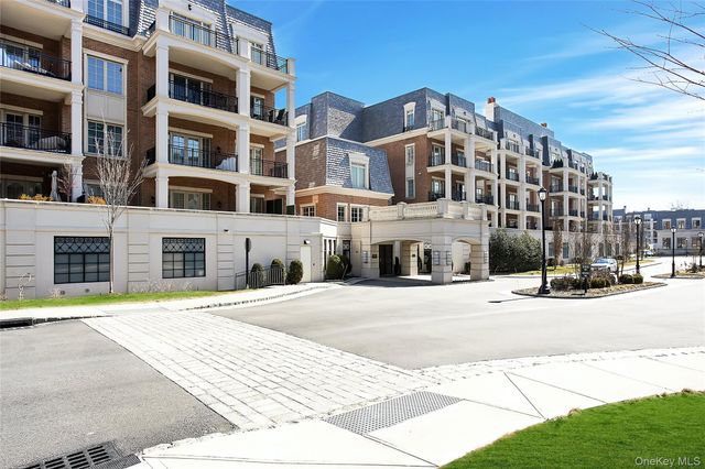 1000 Royal Court 1105, North Hills, NY 11030