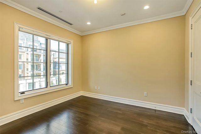 1000 Royal Court 1105, North Hills, NY 11030
