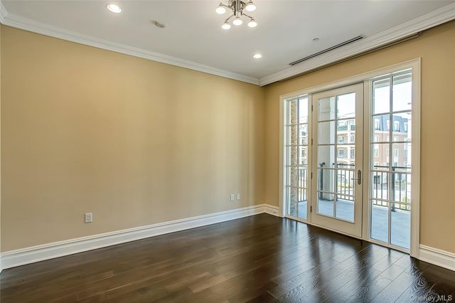 1000 Royal Court 1105, North Hills, NY 11030