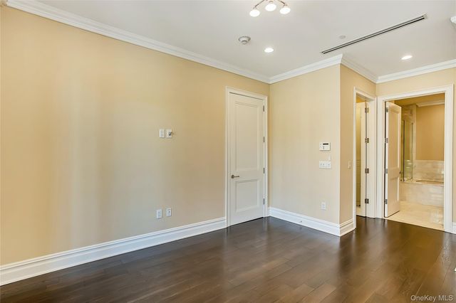 1000 Royal Court 1105, North Hills, NY 11030