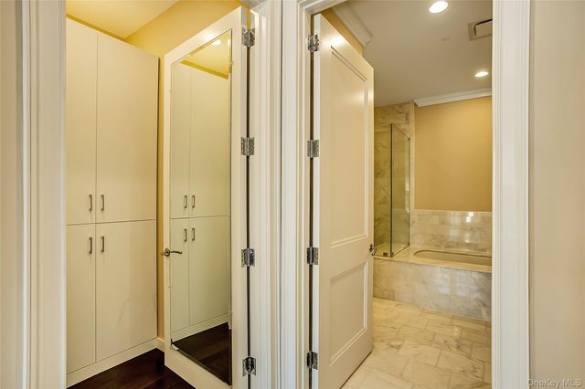 1000 Royal Court 1105, North Hills, NY 11030