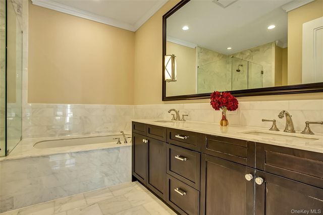 1000 Royal Court 1105, North Hills, NY 11030