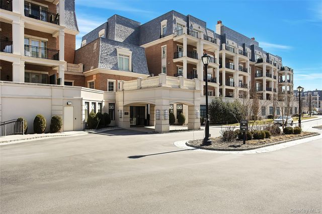 1000 Royal Court 1105, North Hills, NY 11030