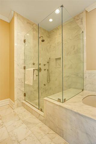 1000 Royal Court 1105, North Hills, NY 11030