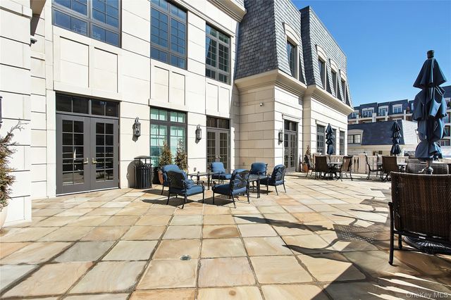 1000 Royal Court 1105, North Hills, NY 11030