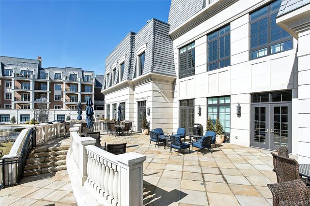 1000 Royal Court 1105, North Hills, NY 11030