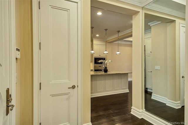 1000 Royal Court 1105, North Hills, NY 11030