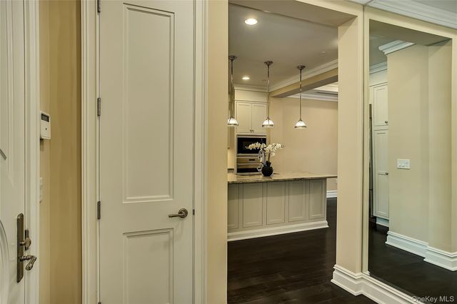 1000 Royal Court 1105, North Hills, NY 11030