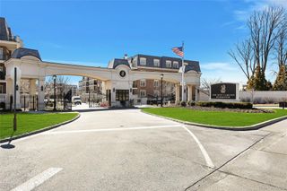 1000 Royal Court 1105, North Hills, NY 11030