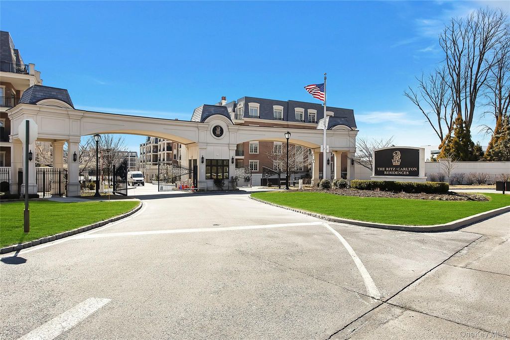 1000 Royal Court 1105, North Hills, NY 11030