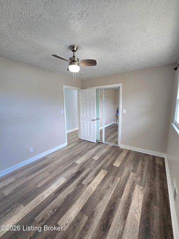 5408 Rolling Ridge Rd, Louisville, KY 40214