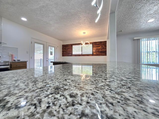 5408 Rolling Ridge Rd, Louisville, KY 40214