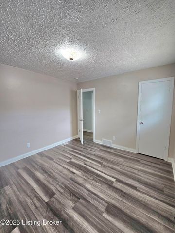 5408 Rolling Ridge Rd, Louisville, KY 40214