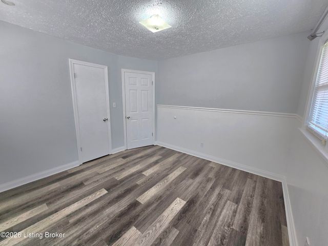 5408 Rolling Ridge Rd, Louisville, KY 40214