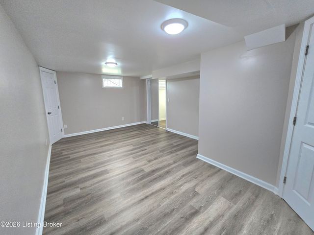 5408 Rolling Ridge Rd, Louisville, KY 40214