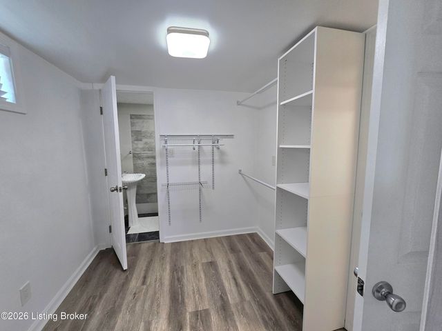 5408 Rolling Ridge Rd, Louisville, KY 40214