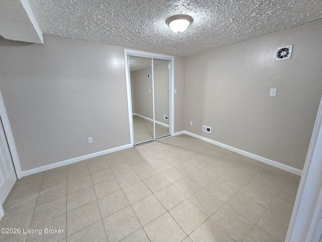 5408 Rolling Ridge Rd, Louisville, KY 40214