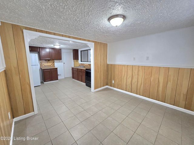 5408 Rolling Ridge Rd, Louisville, KY 40214
