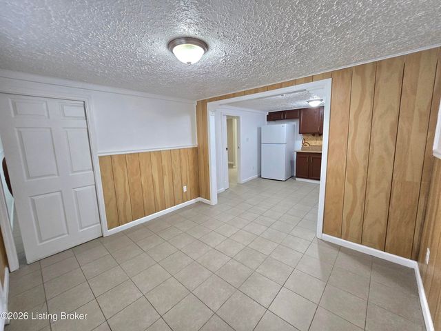 5408 Rolling Ridge Rd, Louisville, KY 40214